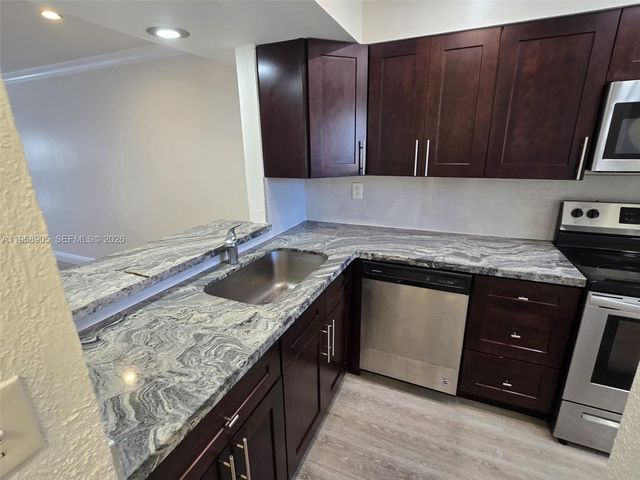 4020 Del Rio Way, Sunrise, FL 33351