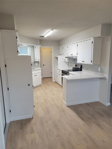 104 Burton Place, Edmond, OK 73013