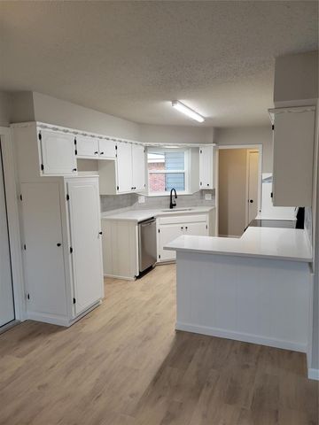 104 Burton Place, Edmond, OK 73013