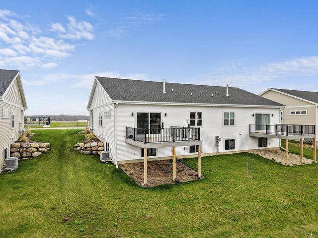 1490 Palm Grass Way, Stoughton, WI 53589