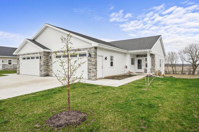 1490 Palm Grass Way, Stoughton, WI 53589