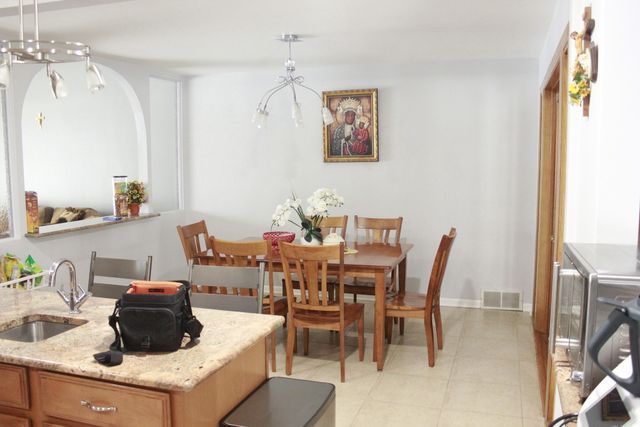 5639 N Manor Lane, Norwood Park Township, IL 60631