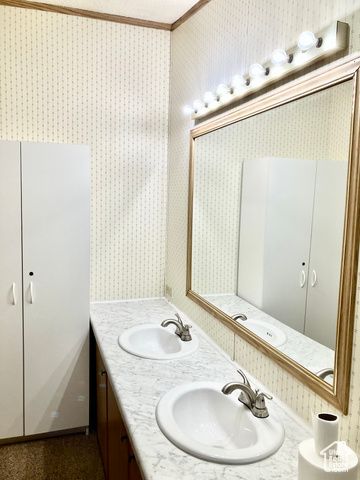 245 S 200 W, Huntington, UT 84528