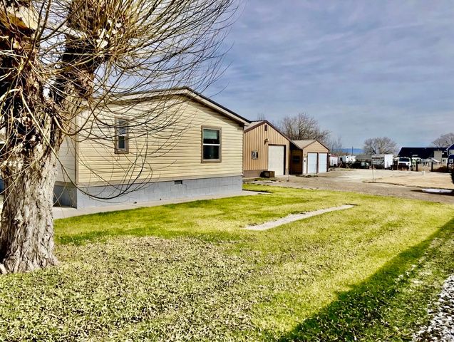 245 S 200 W, Huntington, UT 84528