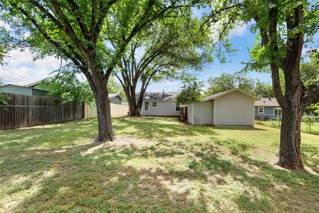 716 N Pierce ST, Burnet, TX 78611