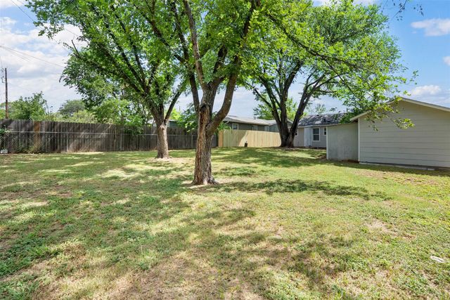 716 N Pierce ST, Burnet, TX 78611