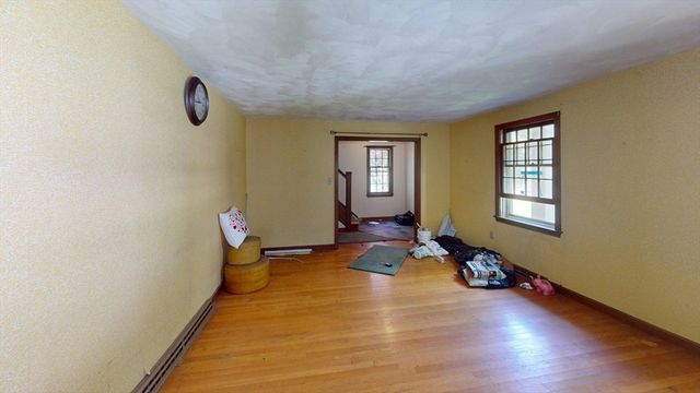 8 Pennock Rd, Chelmsford, MA 01824