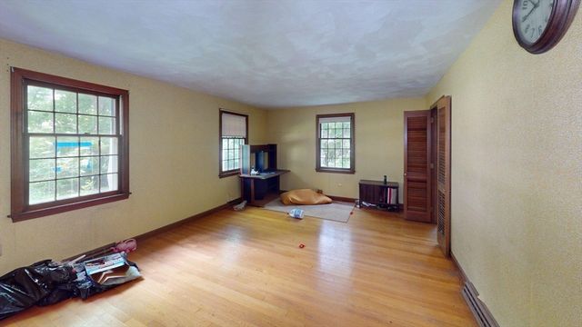 8 Pennock Rd, Chelmsford, MA 01824