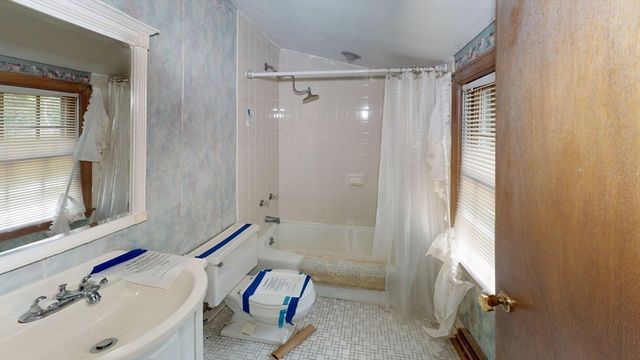 8 Pennock Rd, Chelmsford, MA 01824