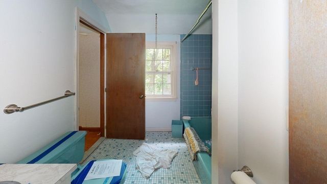 8 Pennock Rd, Chelmsford, MA 01824