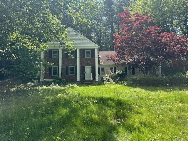 8 Pennock Rd, Chelmsford, MA 01824
