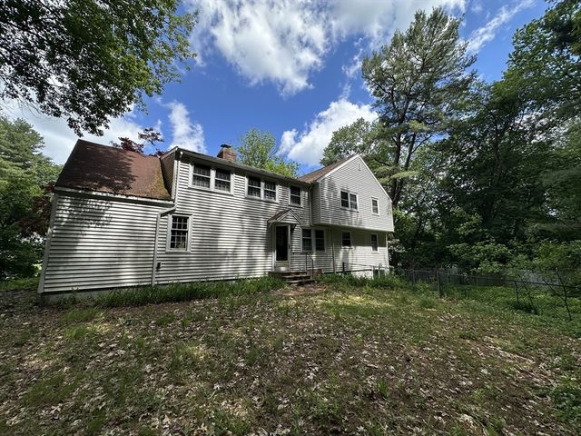 8 Pennock Rd, Chelmsford, MA 01824
