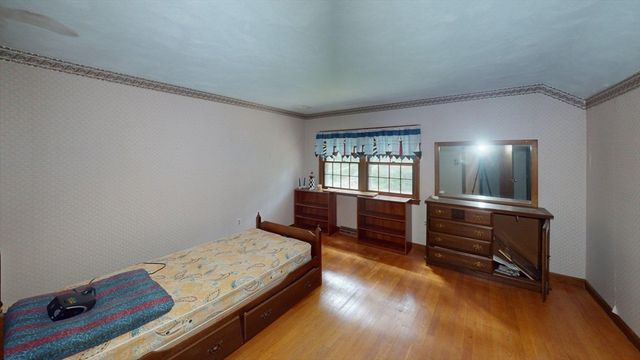 8 Pennock Rd, Chelmsford, MA 01824