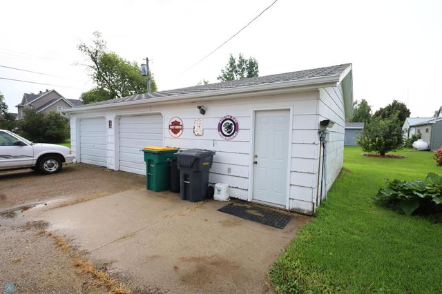 120 2nd Street NW, Hillsboro, ND 58045