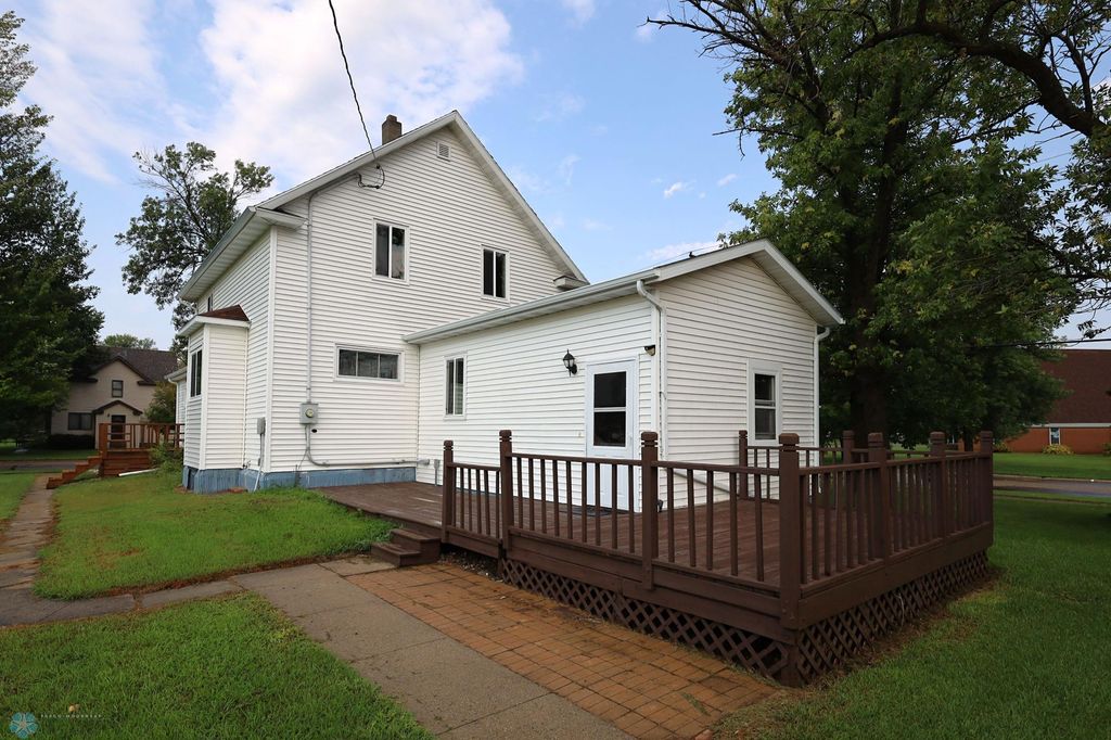 120 2nd Street NW, Hillsboro, ND 58045