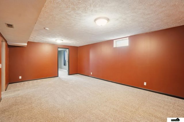 13636 W Street, Omaha, NE 68137