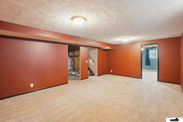 13636 W Street, Omaha, NE 68137