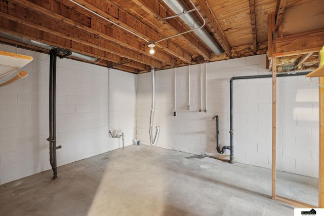 13636 W Street, Omaha, NE 68137