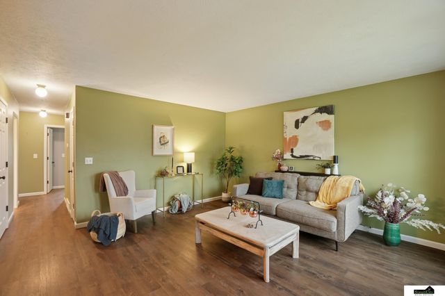 13636 W Street, Omaha, NE 68137