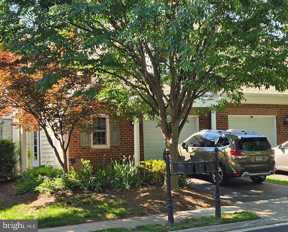 44397 OAKMONT MANOR SQ, Ashburn, VA 20147