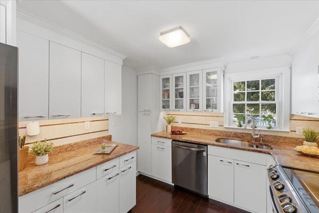 14 Eldridge Place, Westwood, MA 02090