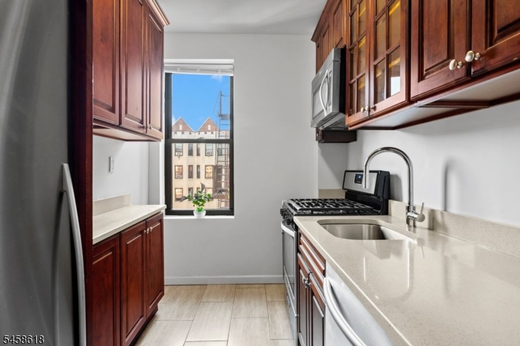 756 Brady 609, New York, NY 10462 — photo 5