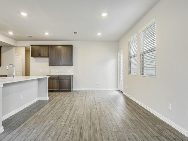 2612 Gateway Avenue, Corinth, TX 76210