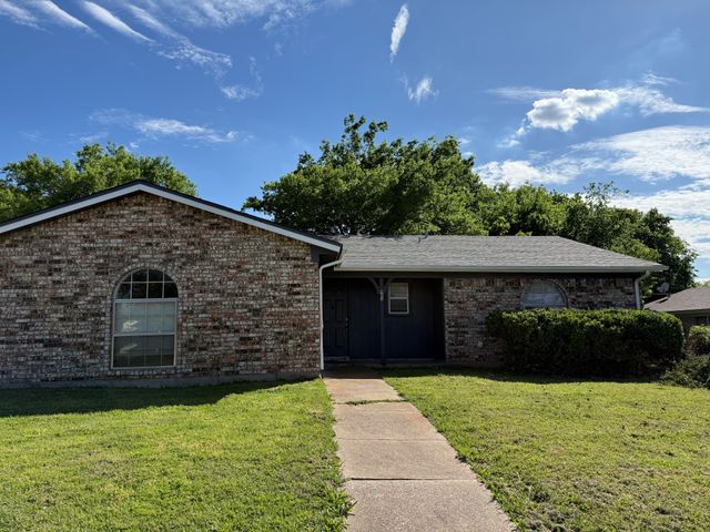 5901 Stardust Drive S, Watauga, TX 76148
