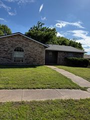 5901 Stardust Drive S, Watauga, TX 76148