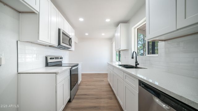3302 W TURNEY Avenue, Phoenix, AZ 85017