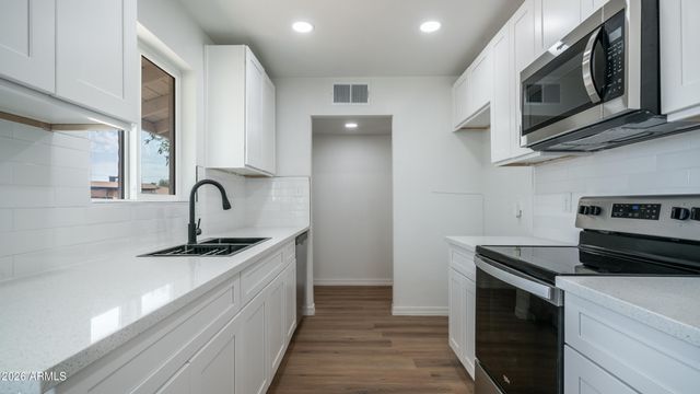 3302 W TURNEY Avenue, Phoenix, AZ 85017