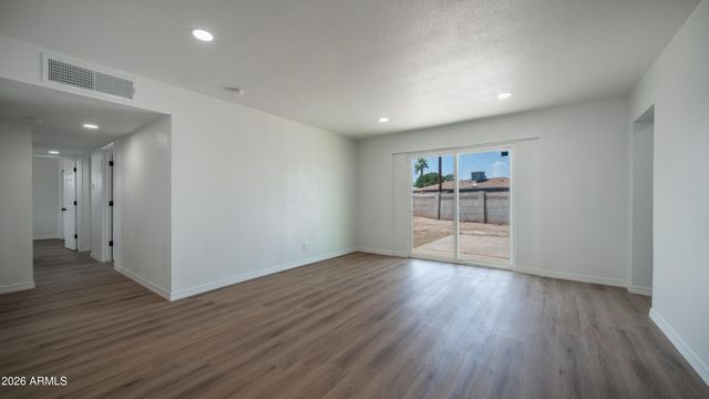 3302 W TURNEY Avenue, Phoenix, AZ 85017