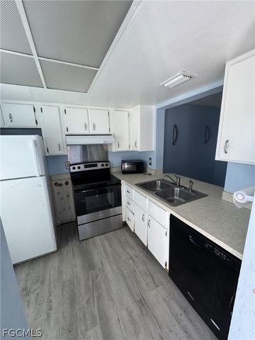 4520 SW 8th PL 4, Cape Coral, FL 33914