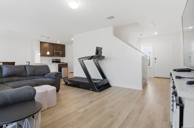 15411 OCEANUS DR, San Antonio, TX 78245