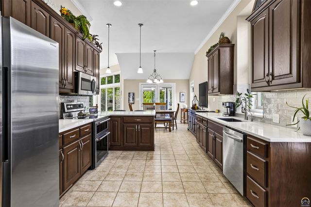 2225 SW Millers Glen DR, Topeka, KS 66614