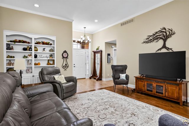 2225 SW Millers Glen DR, Topeka, KS 66614