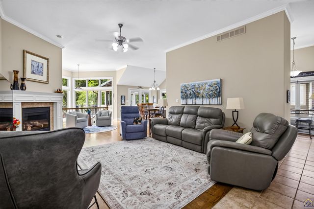 2225 SW Millers Glen DR, Topeka, KS 66614