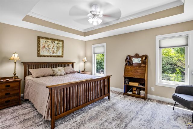 2225 SW Millers Glen DR, Topeka, KS 66614
