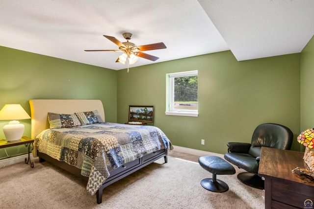 2225 SW Millers Glen DR, Topeka, KS 66614