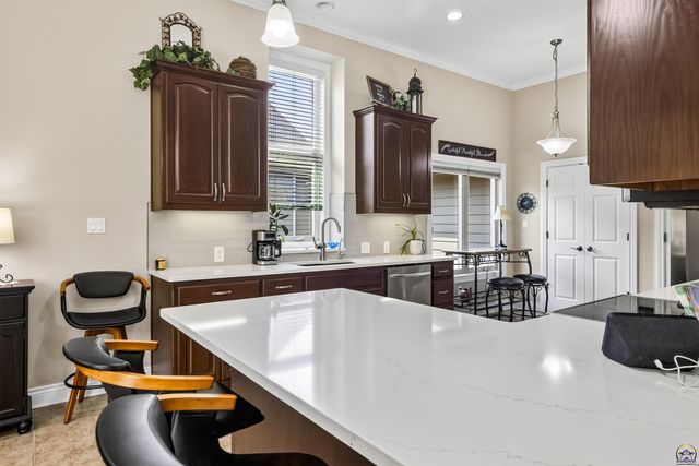 2225 SW Millers Glen DR, Topeka, KS 66614