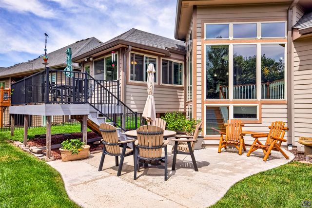 2225 SW Millers Glen DR, Topeka, KS 66614