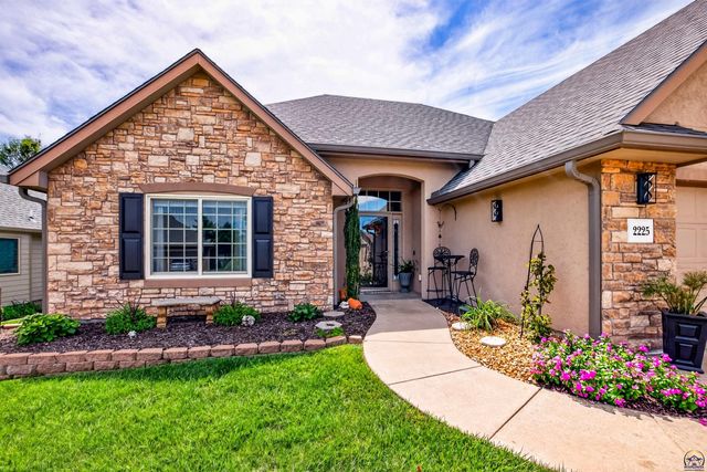 2225 SW Millers Glen DR, Topeka, KS 66614