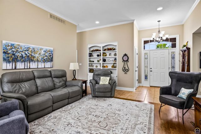 2225 SW Millers Glen DR, Topeka, KS 66614