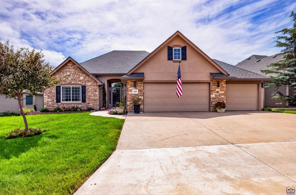2225 SW Millers Glen DR, Topeka, KS 66614