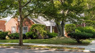 77 Jordan Rd, Brookline, MA 02446