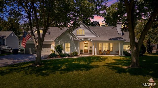 1345 Green Tree Lane, Glendale, MO 63122