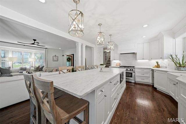 1345 Green Tree Lane, Glendale, MO 63122
