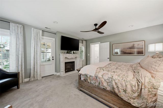 1345 Green Tree Lane, Glendale, MO 63122