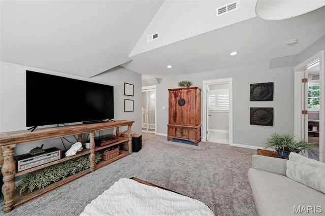 1345 Green Tree Lane, Glendale, MO 63122