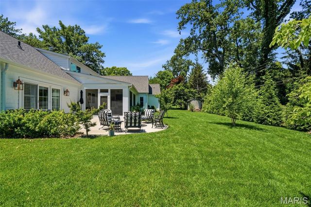 1345 Green Tree Lane, Glendale, MO 63122